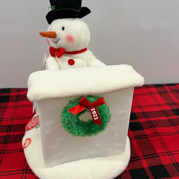 NWT! 2023 Sing-Along Showman 20th Anniversary Plush Singing Snowman - Picture 5 of 5